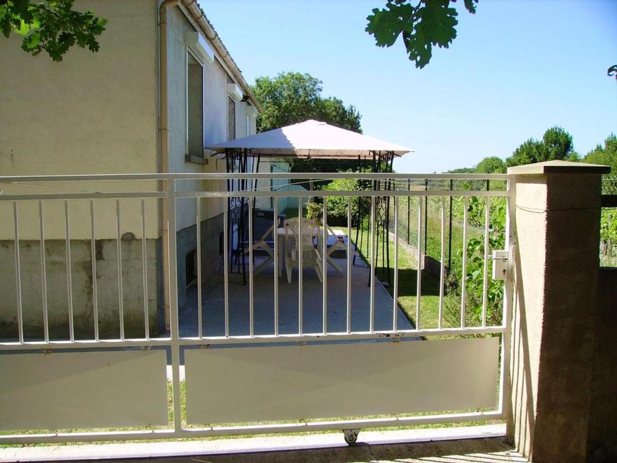 Appartement Charmant A Breuillet Avec Jardin Spacieux Εξωτερικό φωτογραφία