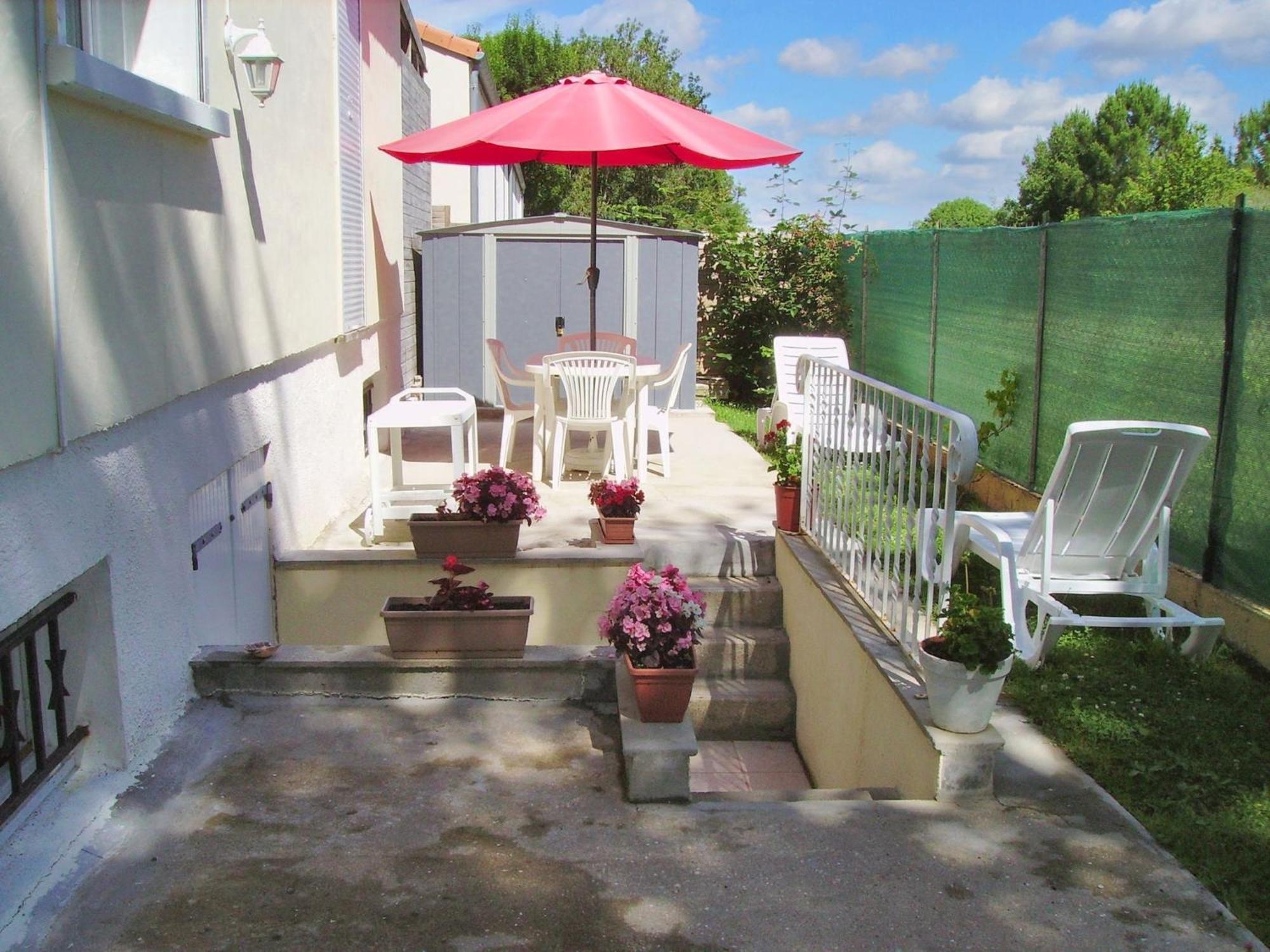 Appartement Charmant A Breuillet Avec Jardin Spacieux Εξωτερικό φωτογραφία